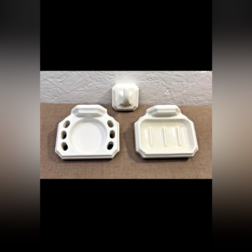 Vintage Lot of 3 Off-White Ceramic Soap Dish Toothbrush/Cup Holder Towel Hook